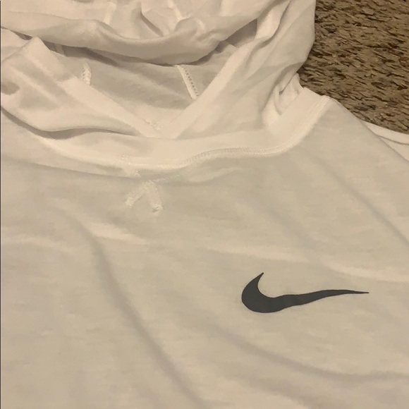 Light weight Nike Girls XL Dri fit pullover - Picture 3 of 4